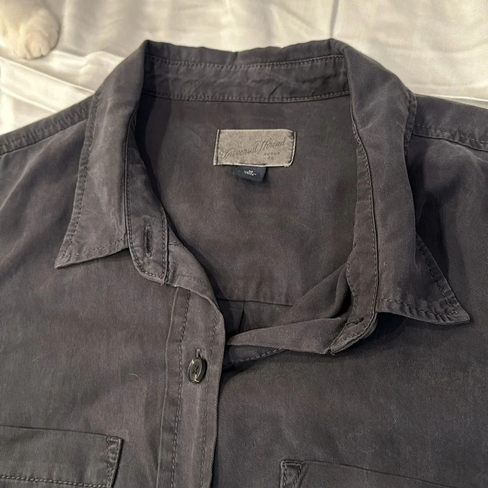 Universal Thread button up - Picture 2 of 4